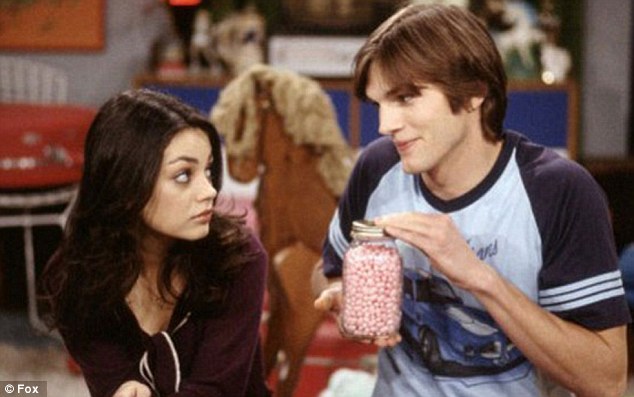 Mila Kunis-Ashton Kutcher: Πρώτη γνωριμία και συνεργασία το 1998! - Φωτογραφία 2