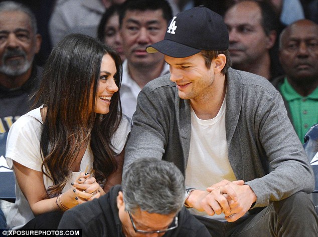 Mila Kunis-Ashton Kutcher: Πρώτη γνωριμία και συνεργασία το 1998! - Φωτογραφία 3