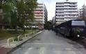 Κλούβες, αστυνομικοί και κάγκελα στον χώρο της παρέλασης στη Θεσσαλονίκη