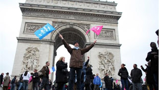 Πλημμύρισε το Παρίσι από διαδηλωτές κατά των γάμων ομοφυλοφίλων - Φωτογραφία 1