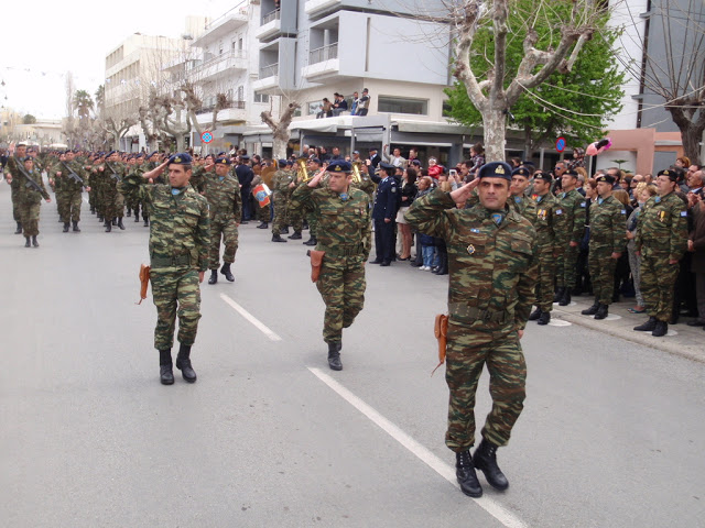 Φωτό και βίνεο από την παρέλαση των στρατιωτικών τμημάτων στην Κω - Φωτογραφία 11