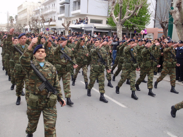 Φωτό και βίνεο από την παρέλαση των στρατιωτικών τμημάτων στην Κω - Φωτογραφία 13