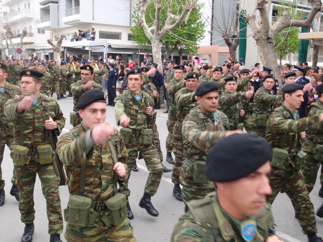 Φωτό και βίνεο από την παρέλαση των στρατιωτικών τμημάτων στην Κω - Φωτογραφία 14