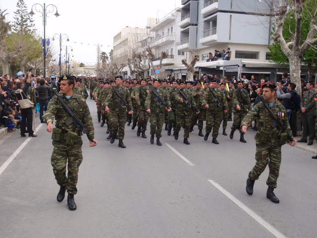 Φωτό και βίνεο από την παρέλαση των στρατιωτικών τμημάτων στην Κω - Φωτογραφία 15