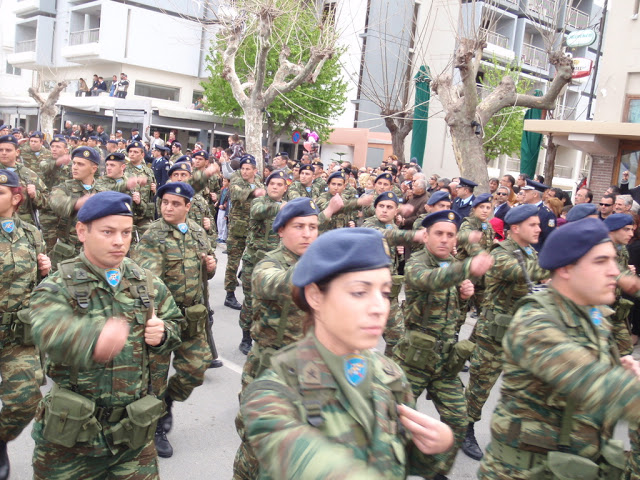 Φωτό και βίνεο από την παρέλαση των στρατιωτικών τμημάτων στην Κω - Φωτογραφία 8