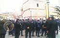 Φωτογραφίες από αναγνώστη για σοβαρό επεισόδιο σήμερα στην παρέλαση της Κοζάνης - Φωτογραφία 2
