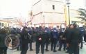 Φωτογραφίες από αναγνώστη για σοβαρό επεισόδιο σήμερα στην παρέλαση της Κοζάνης - Φωτογραφία 3