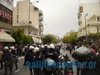 Επεισόδια και ξύλο στην μαθητική παρέλαση για την 25η Μαρτίου στην Καλλιθέα - Φωτογραφία 1