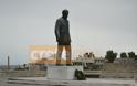 Καθάρισαν το άγαλμα του Βενιζέλου από τα χυδαία γκράφιτι! - Φωτογραφία 1