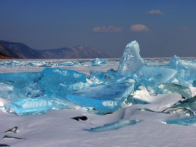 Θραύσματα τιρκουάζ πάγου στη μεγαλύτερη λίμνη στον κόσμο - Φωτογραφία 4