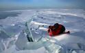 Θραύσματα τιρκουάζ πάγου στη μεγαλύτερη λίμνη στον κόσμο - Φωτογραφία 3