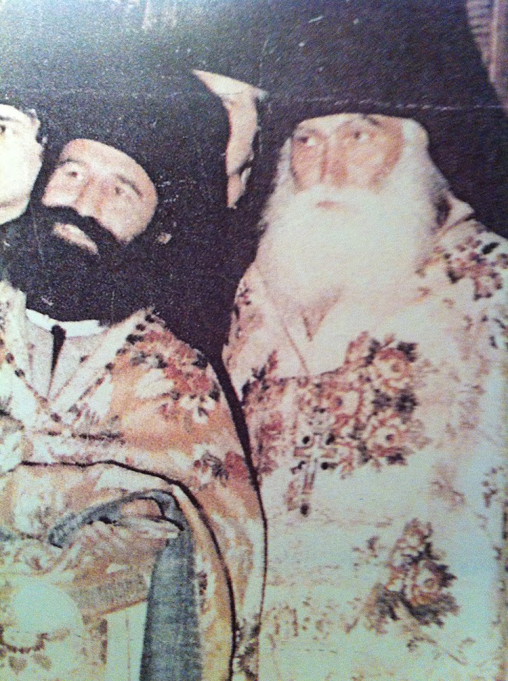 2887 - Ο Ηγούμενος της Ι.Μ. Κωνσταμονίτου Γέροντας Αγάθων με τον Γέροντα Εφραίμ Κατουνακιώτη (φωτογραφία) - Φωτογραφία 1