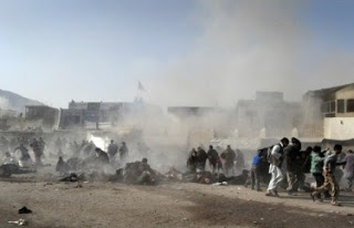Δώδεκα νεκροί σε συντονισμένη επίθεση αυτοκτονίας στο Αφγανιστάν - Φωτογραφία 1