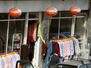 ''Πρόκληση! Οι Κινέζοι κράτησαν ανοικτά τα καταστήματα τους την 25η Μαρτίου'' - Φωτογραφία 1
