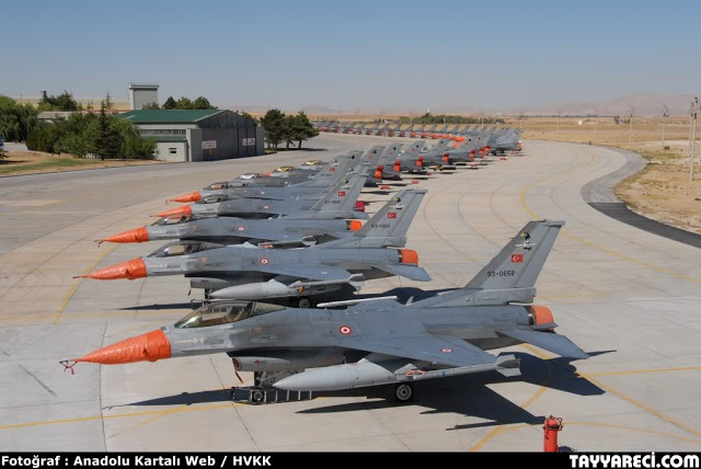 Τουρκικά F-16 πέταξαν επάνω από στρατόπεδα του PKK - Φωτογραφία 1