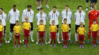 Οι πιο... φανατικοί του Εθνικού Ύμνου - Φωτογραφία 2