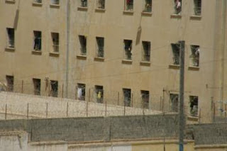Φρουροί φυλακών με πολεμικά όπλα - Η EΚΑΜ θα ελέγχει αιφνιδιαστικά κελιά κρατουμένων - Φωτογραφία 1