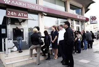 Πάτρα: Eπαναλειτουργούν από σήμερα τα καταστήματα των Κυπριακών τραπεζών - Kοσμοσυρροή για αναλήψεις και τακτοποίηση εκκρεμοτήτων - Φωτογραφία 1