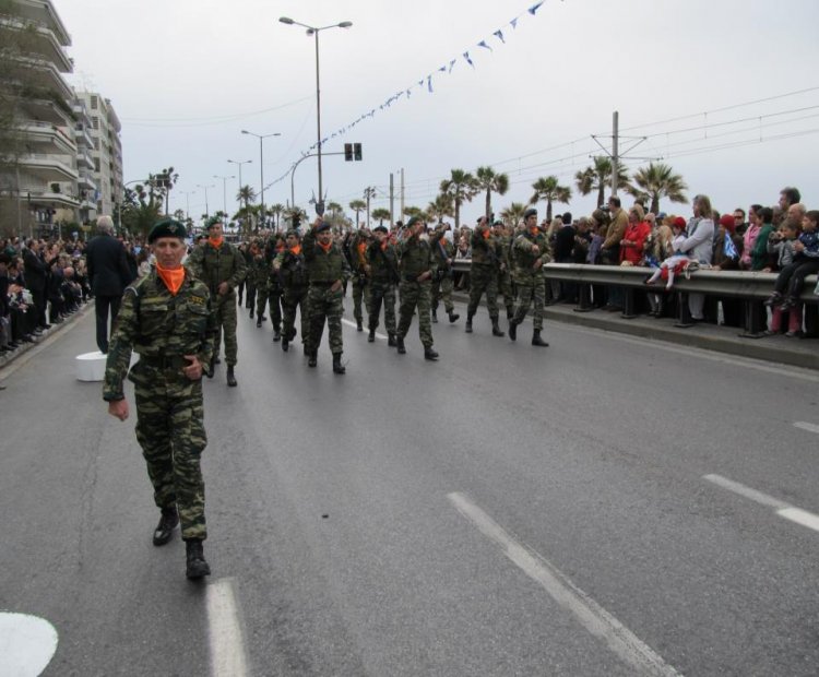 Φωτό από την Παρέλαση του ΠΣΕΕΔ/ΣΑΚ στο Π. Φάληρο - Φωτογραφία 4