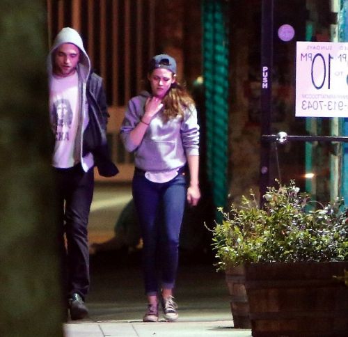 Kristen Stewart- Robert Pattinson: Η βραδινή έξοδος του ζευγαριού που έδωσε τέλος στις φήμες - Φωτογραφία 15