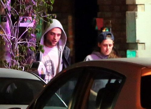 Kristen Stewart- Robert Pattinson: Η βραδινή έξοδος του ζευγαριού που έδωσε τέλος στις φήμες - Φωτογραφία 8