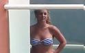 Η Britney Spears φόρεσε το μπικίνι της και πήγε παραλία - Φωτογραφία 2