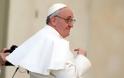 Ο πάπας έπλυνε για πρώτη φορά στα χρονικά τα πόδια γυναικών