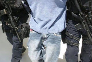 Aιτωλ/νία: Συνελήφθη 26χρονος για οπλοκατοχή και ναρκωτικά - Φωτογραφία 1