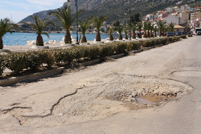 Μεγάλη λακκούβα στην είσοδο του Αστακού - Φωτογραφία 4