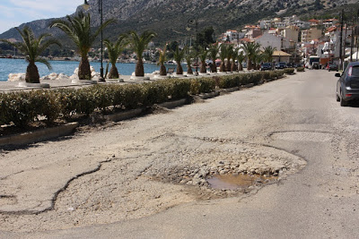 Μεγάλη λακκούβα στην είσοδο του Αστακού - Φωτογραφία 5