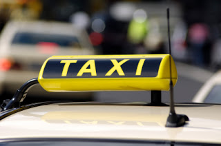 Χαμός στο Facebook από πρωτοφανές ταξί που κυκλοφορεί στην Αθήνα - Φωτογραφία 1