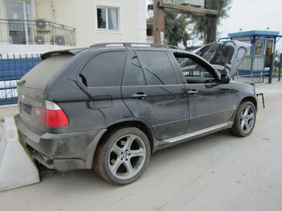 Λαμία: Ένα βουνό ναρκωτικά μετέφερε το μαύρο BMW - Φωτογραφία 2