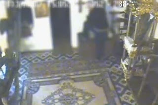 Καρέ καρέ ιερόσυλος κλέβει το παγκάρι σε εκκλησία της Θεσπρωτίας [Video] - Φωτογραφία 1