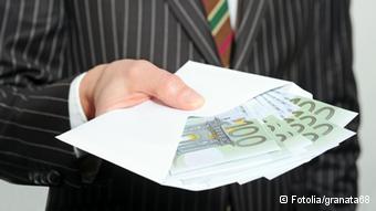 Deutsche Welle. “Το ξέπλυμα μαύρου χρήματος ανθεί στην Γερμανία”...!!! - Φωτογραφία 2