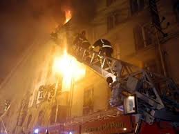 Γαλλία: 3 νεκροί και 15 τραυματίες από φωτιά σε κτίριο στο Παρίσι - Φωτογραφία 1
