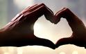 5 σωματικές ενδείξεις ότι είστε ερωτευμένοι