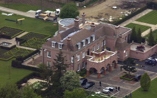 Beckingham Palace, πωλείται το ''παλάτι'' των David & Victoria Beckham! - Φωτογραφία 2