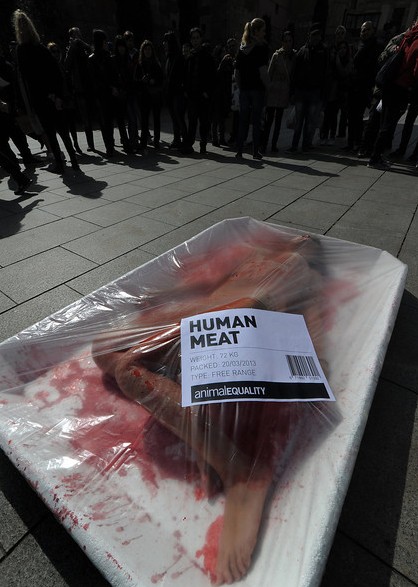 Ανθρώπινο κρέας στα Super Market [To φωτορεπορτάζ αφορά κίνηση ακτιβιστών - Οι φωτογραφίες σοκάρουν] - Φωτογραφία 6