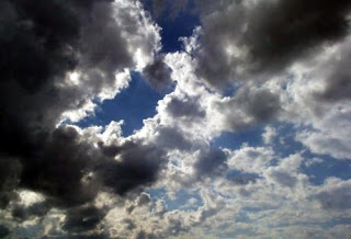 Με συννεφιά και βροχές θα υποδεχθεί ο καιρός τον Aπρίλιο - Φωτογραφία 1
