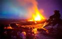 Έκρηξη ηφαιστείου με φόντο το Βόρειο Σέλας - Φωτογραφία 1