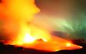 Έκρηξη ηφαιστείου με φόντο το Βόρειο Σέλας - Φωτογραφία 2