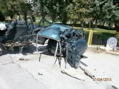 Αυτοκίνητο κόπηκε στα δύο στην Πτολεμαΐδα - Φωτογραφία 3