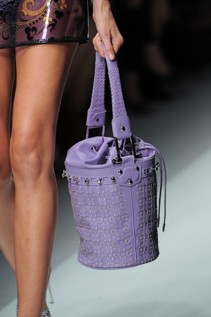 Fashion trend: Η τσάντα πουγκί - Φωτογραφία 12