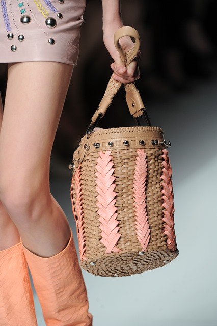 Fashion trend: Η τσάντα πουγκί - Φωτογραφία 4