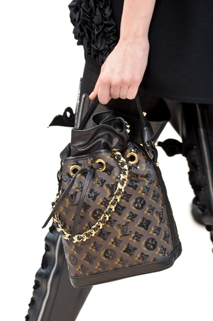 Fashion trend: Η τσάντα πουγκί - Φωτογραφία 5