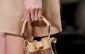 Fashion trend: Η τσάντα πουγκί - Φωτογραφία 15