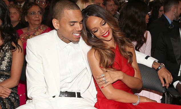 ΕΛΕΟΣ: Χώρισαν ΞΑΝΑ Rihanna και Chris Brown! Το αποκάλυψε ο ράπερ! - Φωτογραφία 1