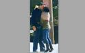 «Καυτό» φιλί στην μέση του δρόμου στα Τρίκαλα Κορινθίας - Φωτογραφία 1