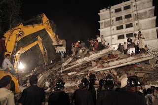 Κατέρρευσε πολυκατοικία στη Βομβάη - Τουλάχιστον 45 νεκροί - Φωτογραφία 1