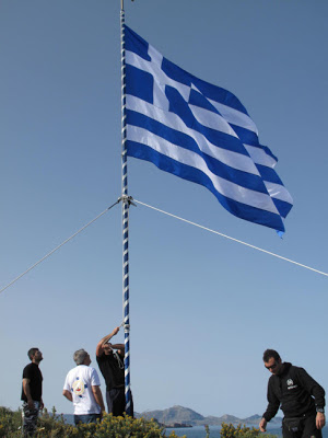 Χρυσή Αυγή Ρόδου: Ύψωση της ελληνικής σημαίας στη βραχονησίδα Επτάνησος ανοιχτά της Λίνδου - Φωτογραφία 4